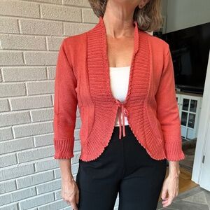 Nine West coral cropped sweater with tie, size M